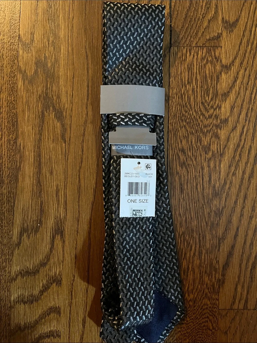 Michael Kors Men's Black and Gold Patterned Woven Tie